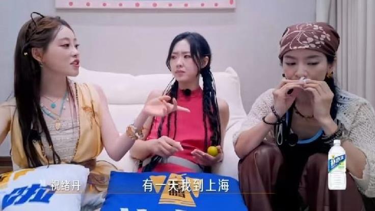 祝绪丹：“有一天我到上海约李晟姐吃烧肉，她直接说不去，拒绝我了。”李晟：“我要解