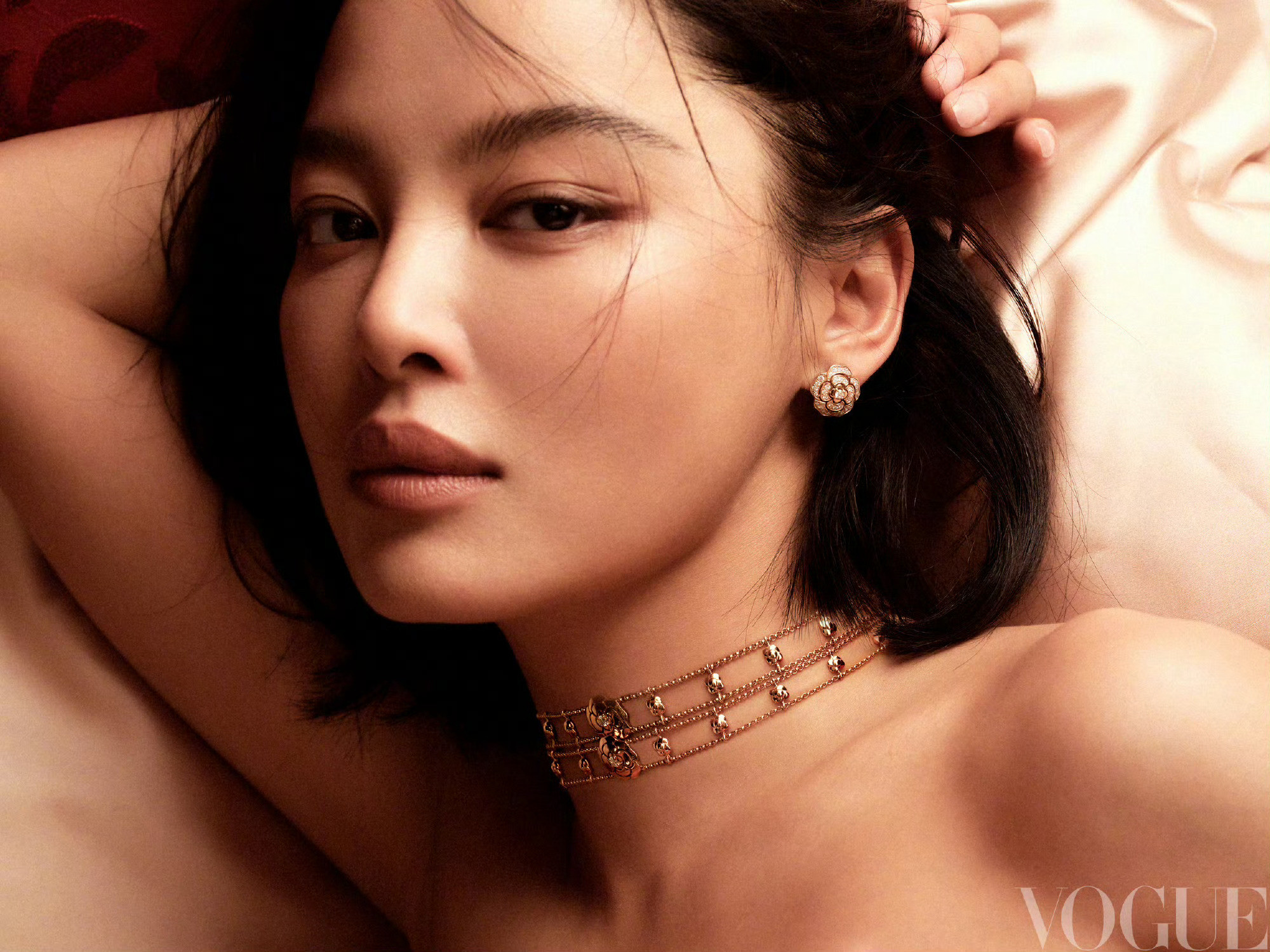 辛芷蕾vouge十月刊封面，这才是真的表现力辛芷蕾VOGUE十月刊封面​​​