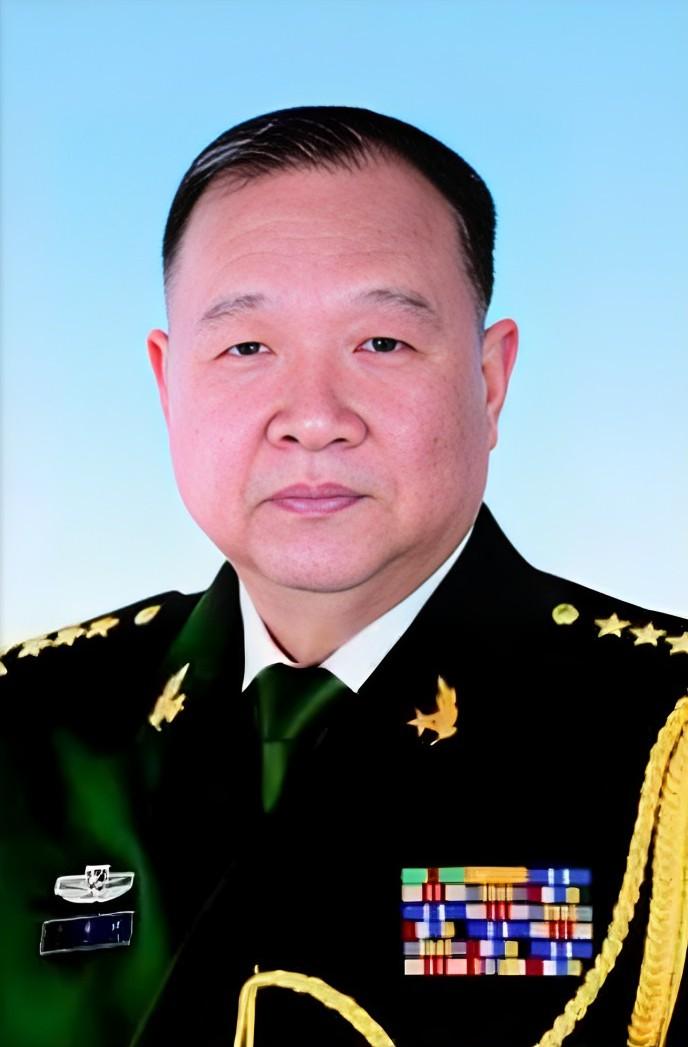 李希林是河北冀县人，1994年晋升上将，曾任广州军区司令员。他少年家贫，曾随兄讨