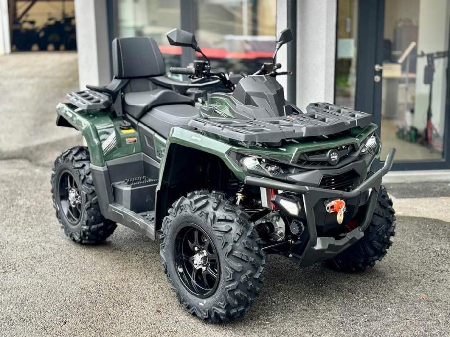 德里，印度陆军全地形车今天早些时候在陆军参谋长官邸举行的胜利日庆祝活动上亮相