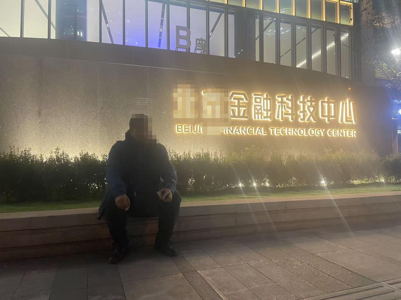 哥们的女儿从河北科技师范学院英语专业毕业了，哥们让她当老师的建议她置若罔闻，一心