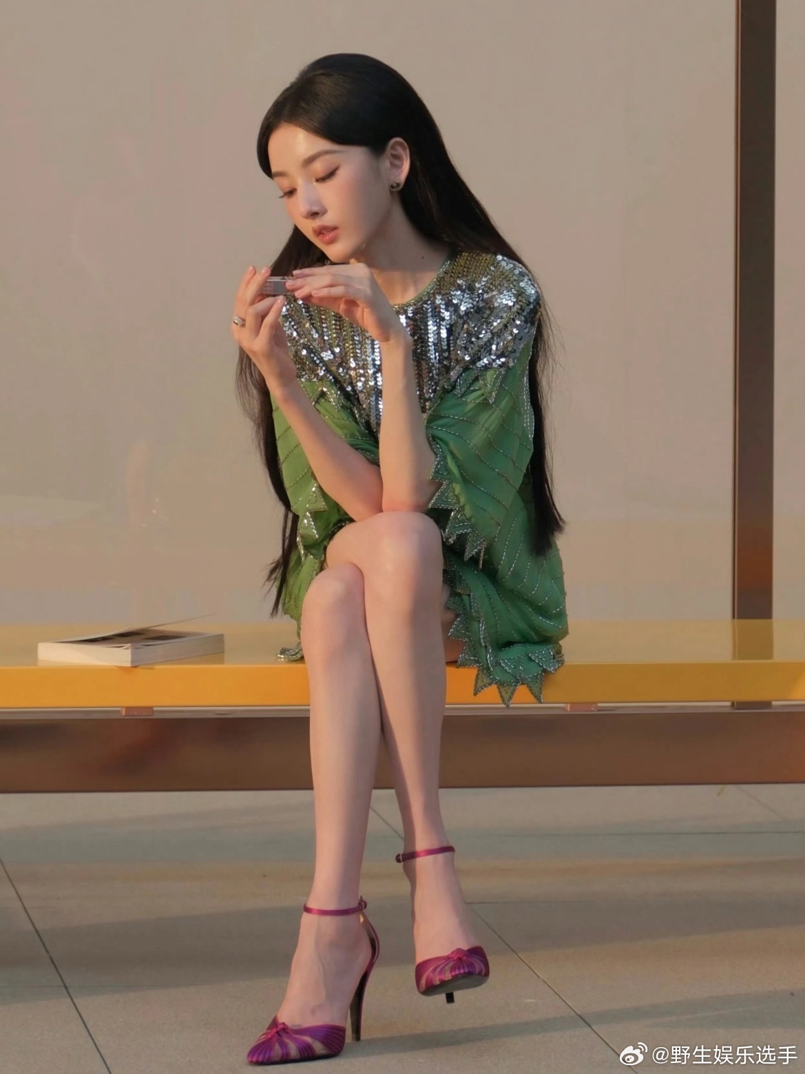 宋祖儿|绿银亮片裙明艳贵气封神