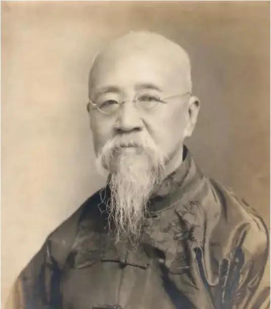 1921年，北洋政府发不出工资，就将故宫内8000麻袋大内档案，以4050银元的