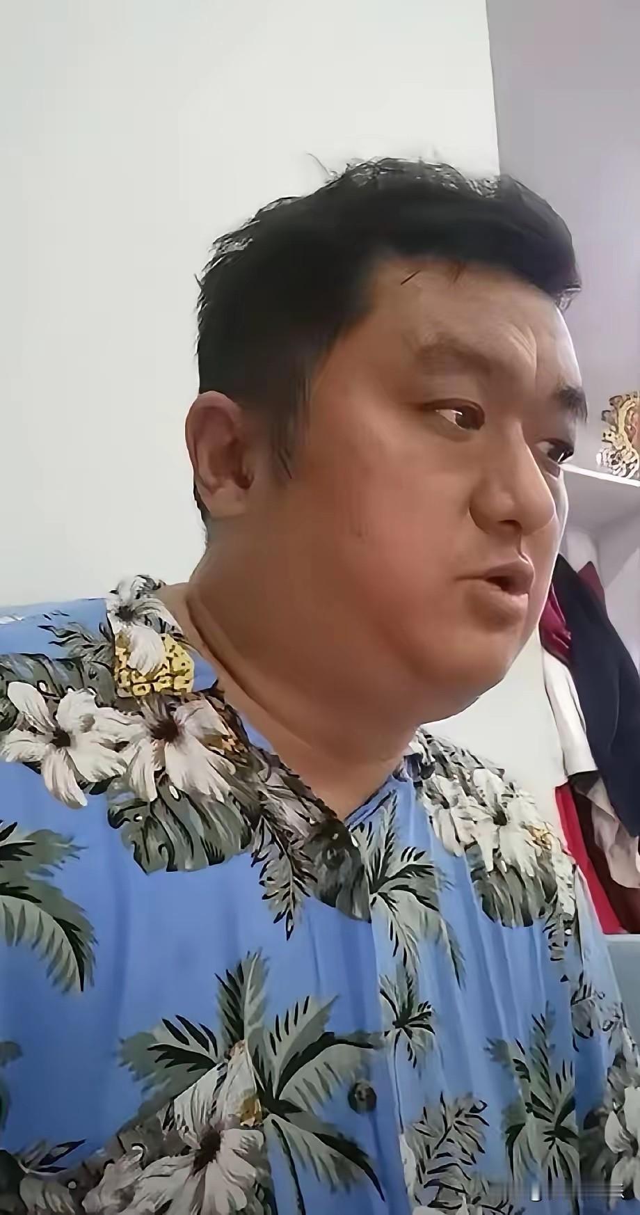 昨天公式相声创始人、交大博士李宏烨在直播时，被网友问了一个特现实的问题：“相声能