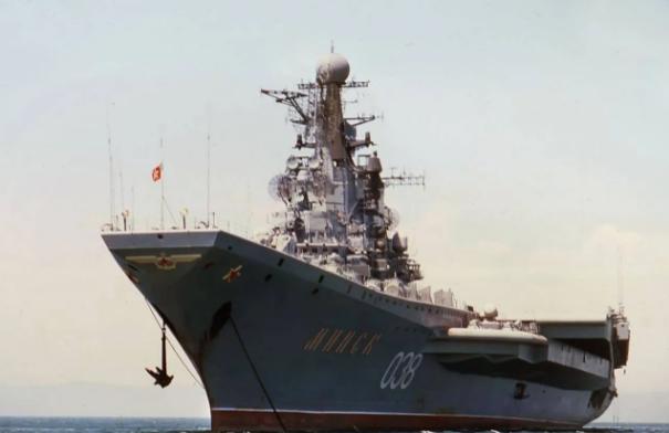 1995年，俄罗斯将2艘“空壳”航母，以89万美元的废铁价卖给韩国。可拆解工