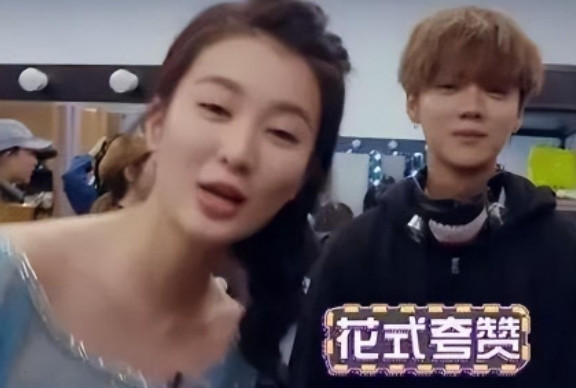 一次，在综艺节目中，主持人问乔欣：“大家都在说你出演的女一号的角色是你爸爸给你买
