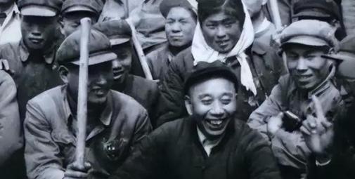 1954年，王震被一县长拷了起来，王震怒道：“你没枪毙我，算我王震命大！”