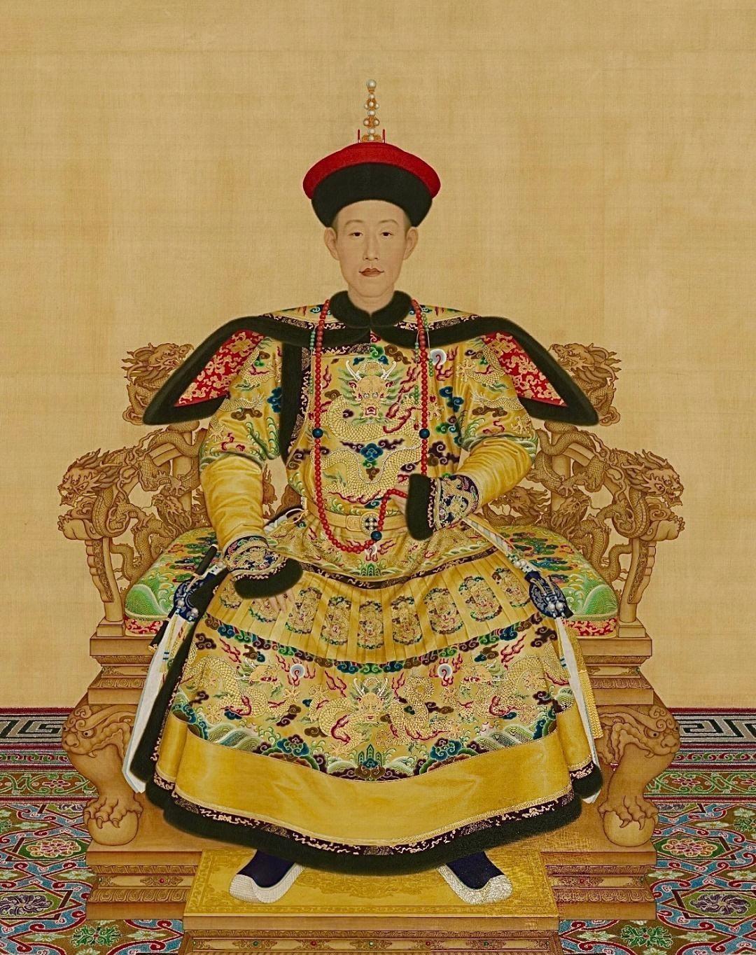 乾隆早年有非常严重的嫡子情结，坚持要选择嫡子继承皇位乾隆12年，除夕夜。紫禁