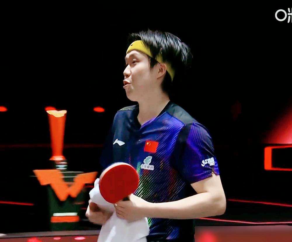 王楚钦这4-0，直接把新加坡大满贯决赛的遮羞布都给扯了。11-3开局，第二