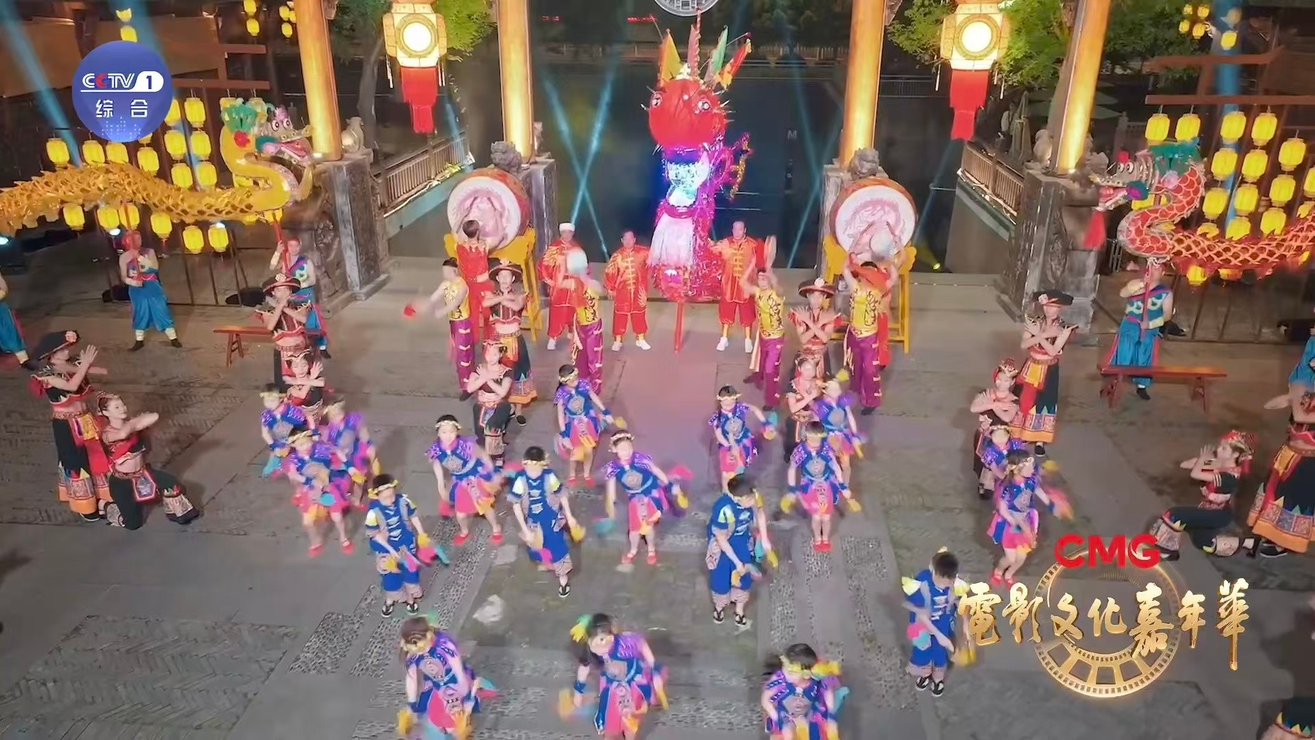 电影文化嘉年华来武汉赴一场电影文化之约抛开日常琐碎奔赴武汉赴光影之约，嘉年华打通