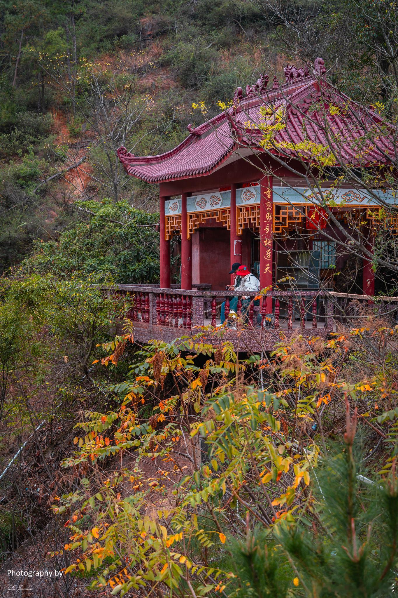 【赣州通天岩，大自然的鬼斧神工！🌄🏞️】各位宝宝们，今天我要给大家安利一个绝