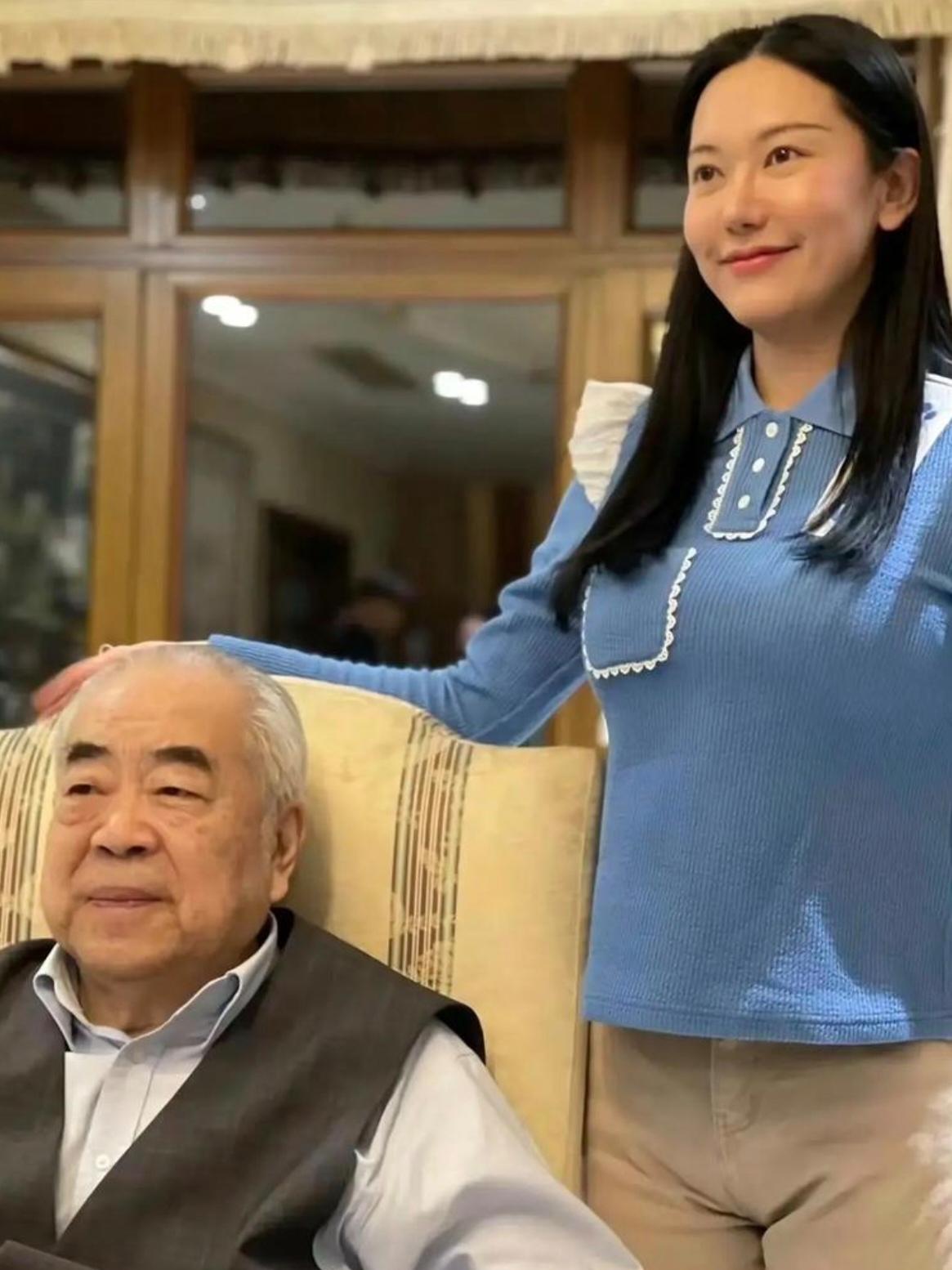 范曾老师是唯一一个我们全家人都知道、每个时代都有他传说的人，真是了不起：40后