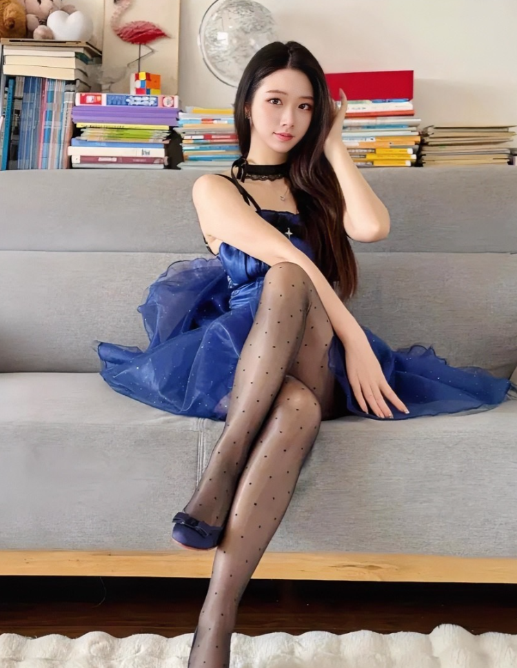 学姐说，要穿这一身出去见见她的前男友，让他知道他错过了一个多么好的女孩子！