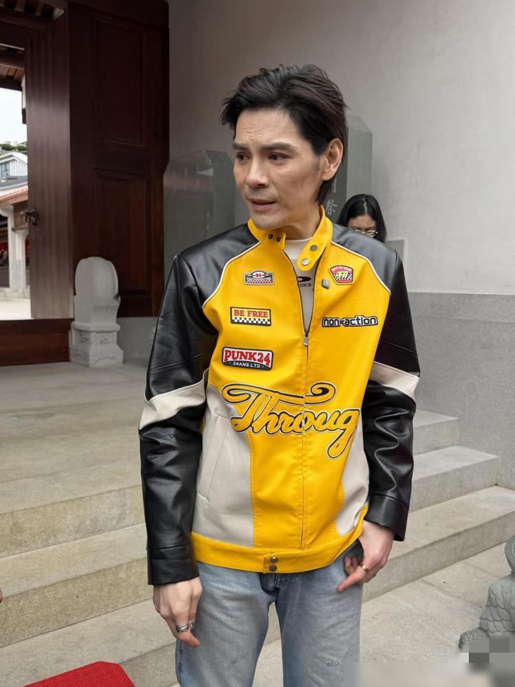 向佐，成心是想把大家给笑死吗？这次去广东潮州古城参加活动，向佐倒是挺守规矩，