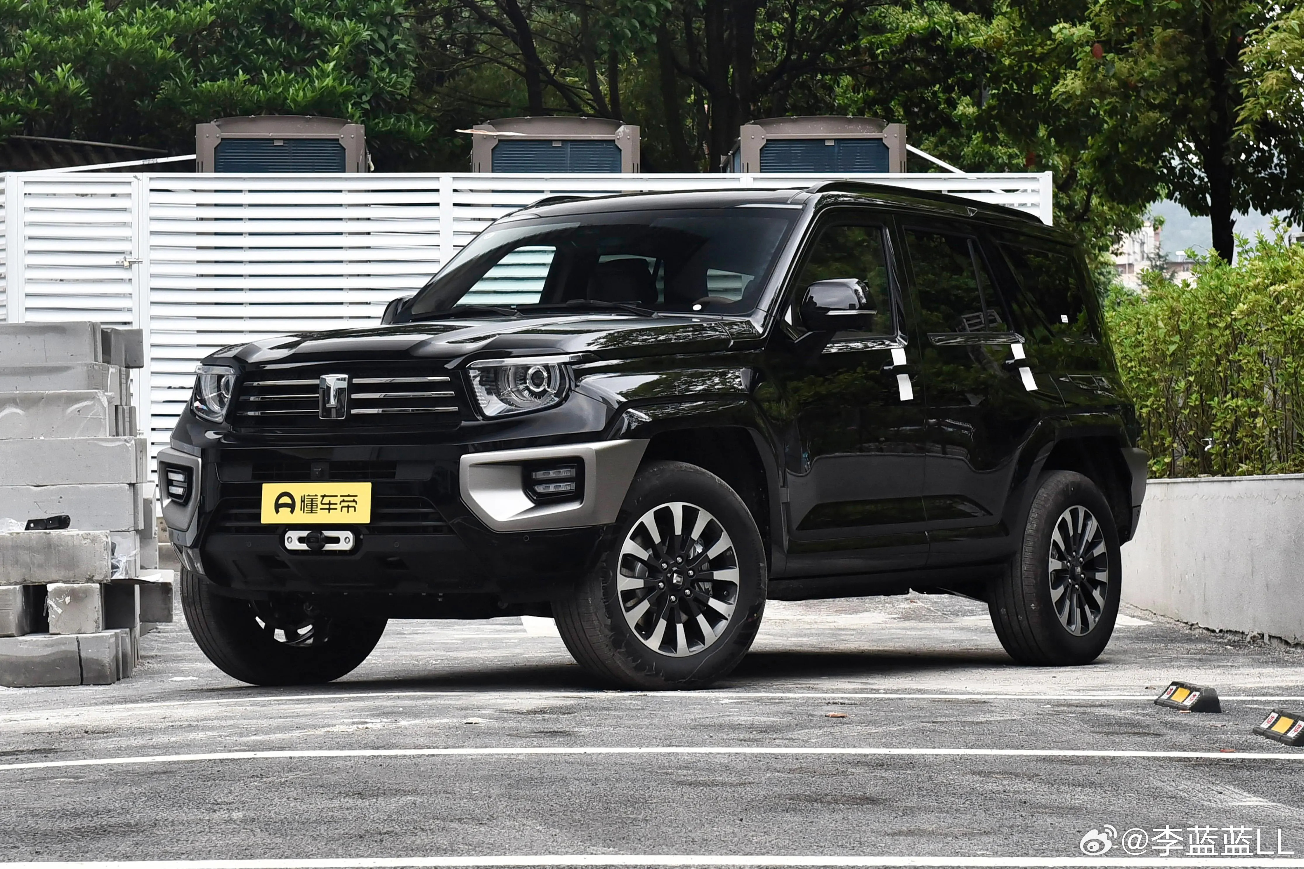 我其实最喜欢的是坦克700。一个原因是技术上的独一无二性。3.0T的V6双喷发动