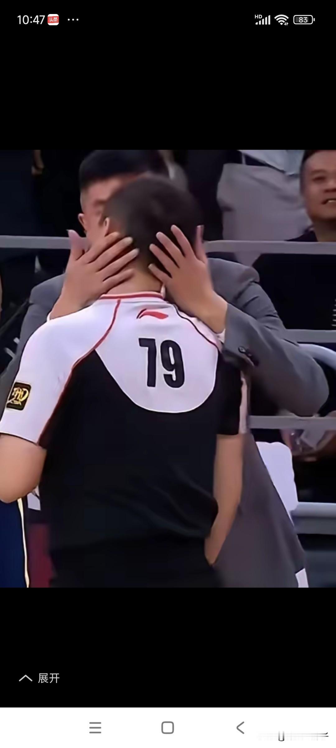 都是CBA，99号裁判和79号裁判差距怎么这么大呢？杨鸣被罚出场，一石激起千层