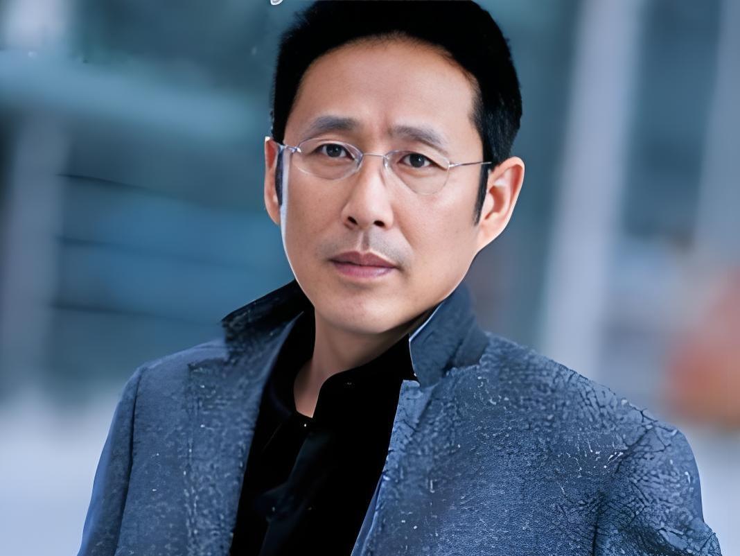 陈道明说过一段很扎心的话，他说：“人到七八十岁会明白：你拼尽全力把孩子培养好，送