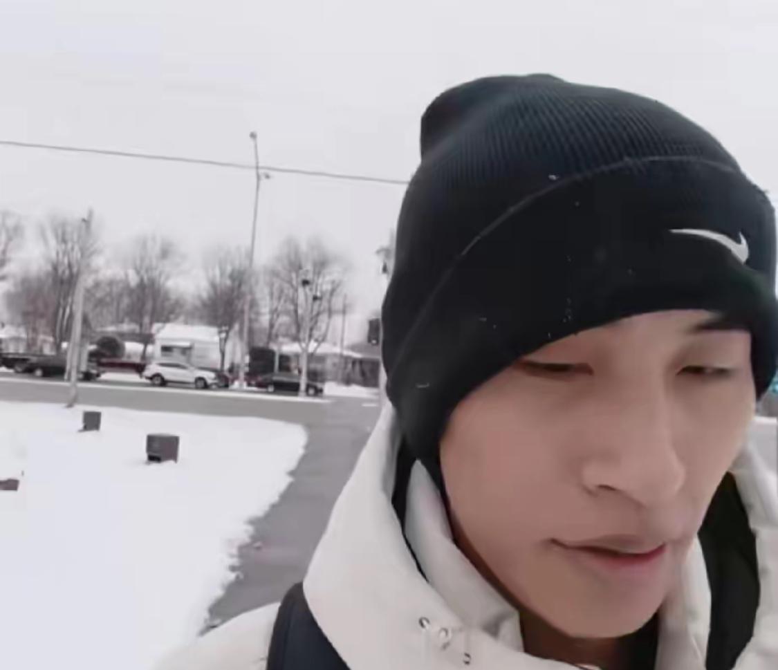 张云鹏称：他已经失业了，现在不想找工作，就想赶快回到中国。他现在居住在一个小镇上