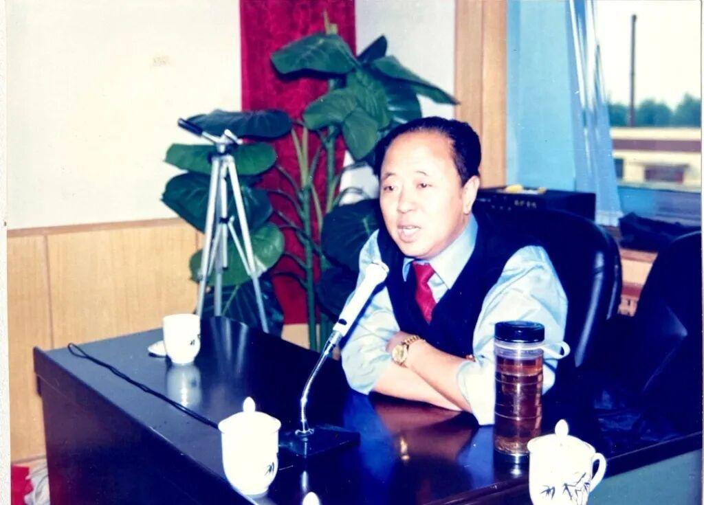 爷爷冤死14年，孙子用法律课本为他赢回清白！这张判决书他烧在了坟前…二十年的