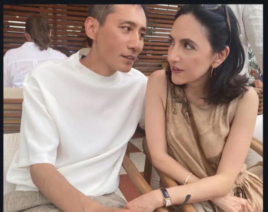 刘烨怎么瘦成这样了，真的比外交官老婆还纤细了，真的瘦成竹竿了，看起来有点脱相了，