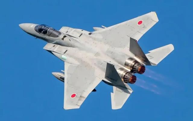日飞行员被耍到自闭!中国无侦-7翱翔两万米高空,“骑脸”戏耍