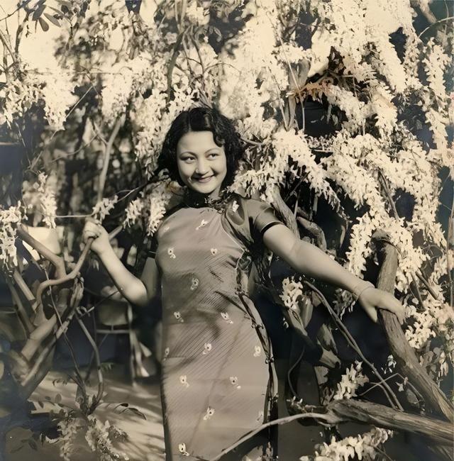 1958年，青海“土皇帝”马步芳偷偷在亲侄女喝的水里下了药，扒光她的衣服后，迫