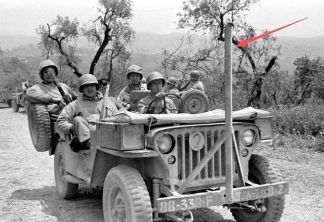 你猜二战美军吉普车头前为什么焊个棍子巴顿他从小接受严格军事管教，1909年从西