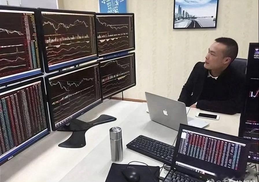 如果选择一只股票持有10年，你会选择哪只？1：宁德时代2：贵州茅台3：长江电力4