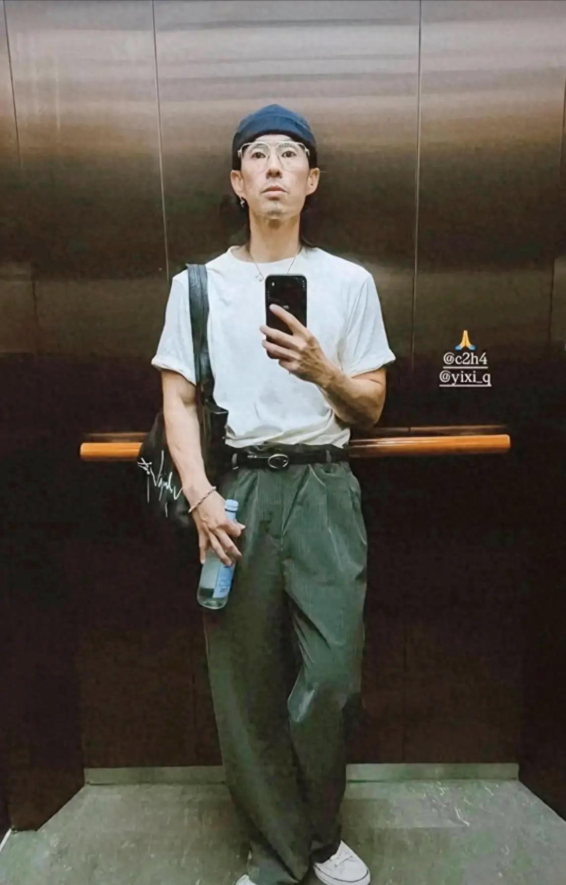 今天看到吴建豪瘦成一个老头的样子，搜了下F4现在的照片，一个个已经完全变了模样。