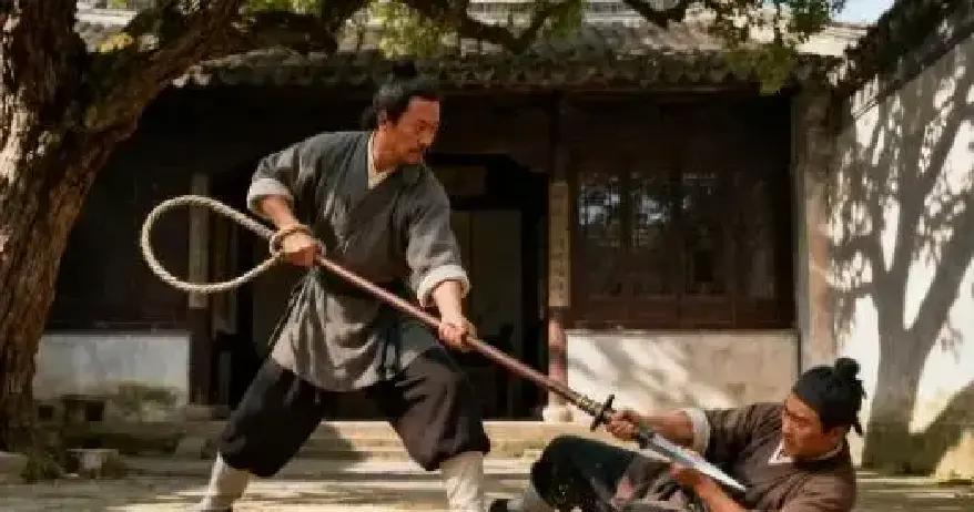 刷到一桩清朝旧案，比现在职场里的倾轧狠多了。徒弟为了本所谓的武功秘籍，抄起