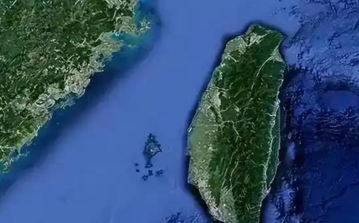 台湾还在做着待价而沽的美梦？晚了！当大陆抛出“台湾财政全额自用”的底牌时，大陆民