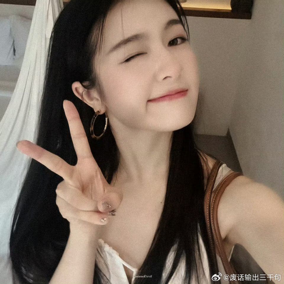 路人把李兰迪经纪人当成明星李兰迪虽然长相温婉像古典美人，但是感觉她的性格还是很活