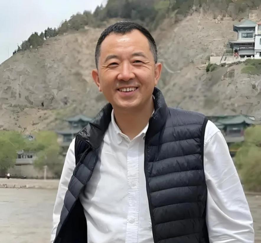 “你给老子滚！你只是个县委书记，你约老子十次，老子见你一次，就是给你脸！”这一句