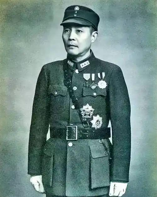 钱大钧故意放走陈赓还送大洋，副官不解，钱：我敢动他一根毫毛吗？1933年，北上的