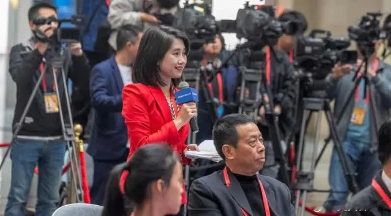 印度“阿三”这段时间急坏了！甚至有人在签证中心门口直跺脚。不是办不了事，是想来