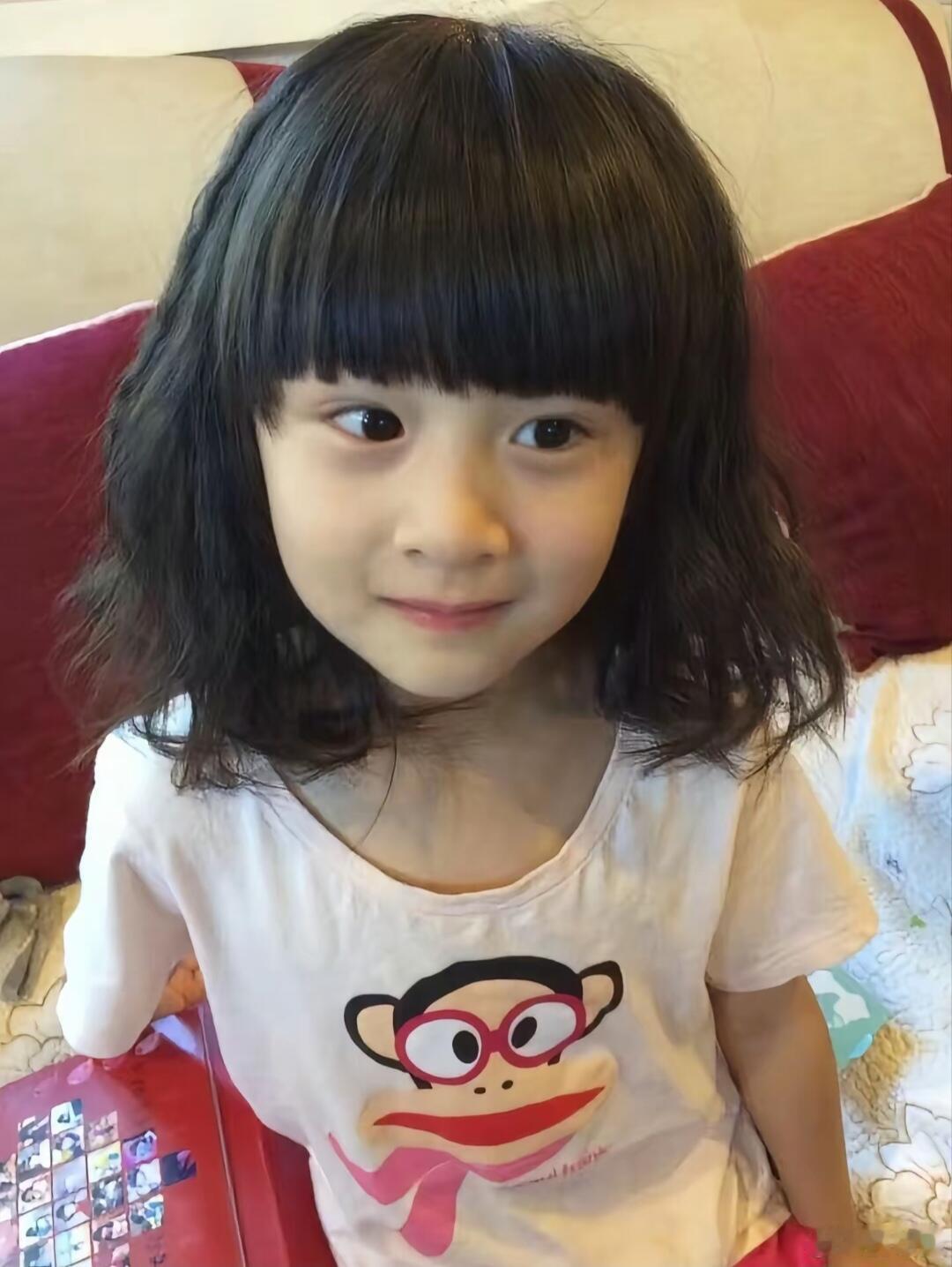 黄忆慈、森蝶小时候～怎么说多多都比森碟幸福多了，黄磊虽然也生了小儿子，但是仍然让