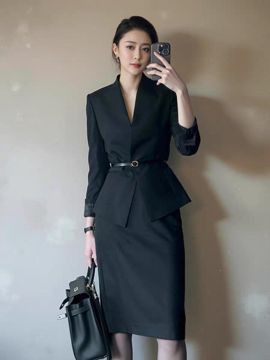 气质修身黑色V领西装高腰包臀两件套！高腰包臀裙搭配
