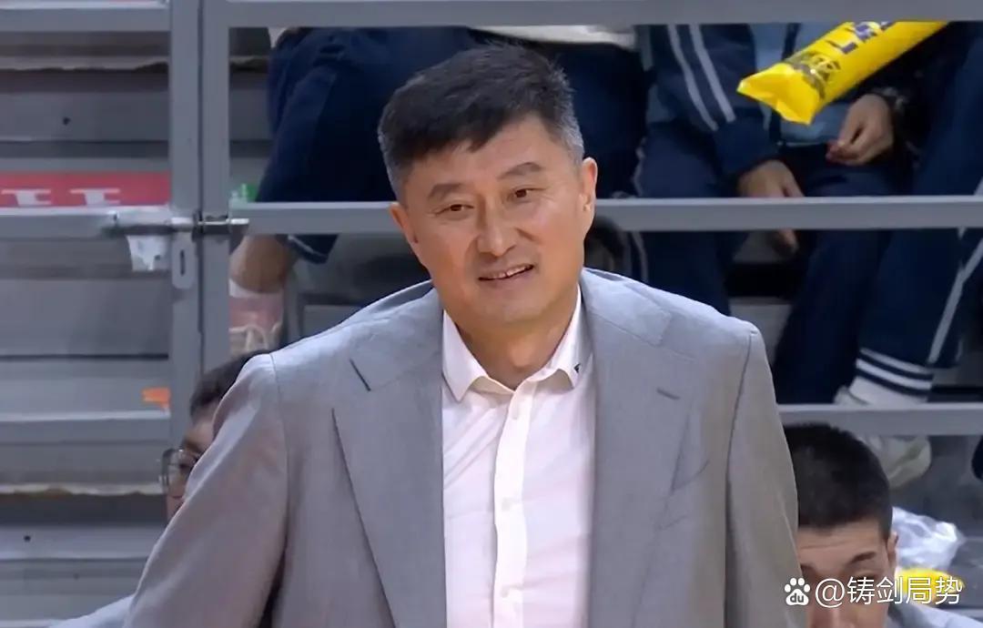 杜锋合同今日（7/1）正式到期，朱芳雨直播放话：管理层极不满意——续约仍零进展: