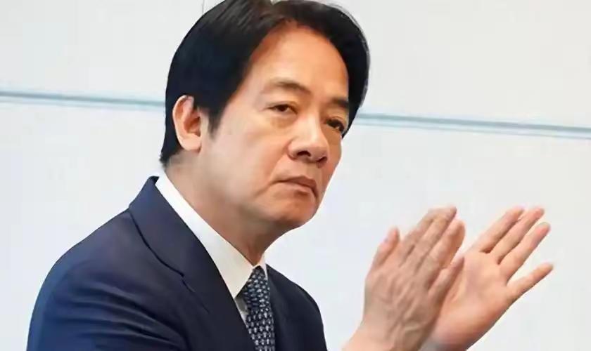 赖清德的嘴硬，终于撑不住了。过去一年多，他仗着美国撑腰，在两岸问题上不断挑衅，甚