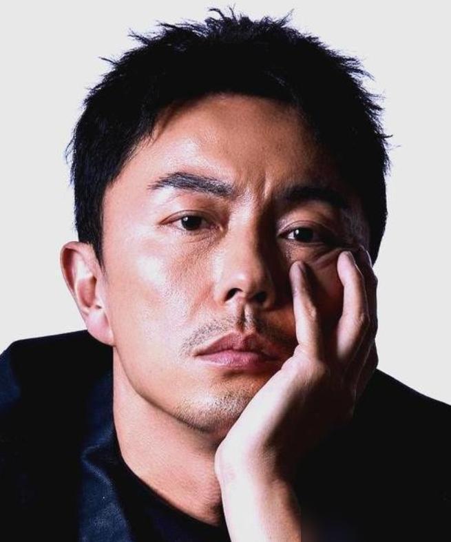 拿1亿片酬，只露两天脸，剩下的全靠手替脚替？谢苗这次真把内娱的遮羞布给扯下来了。