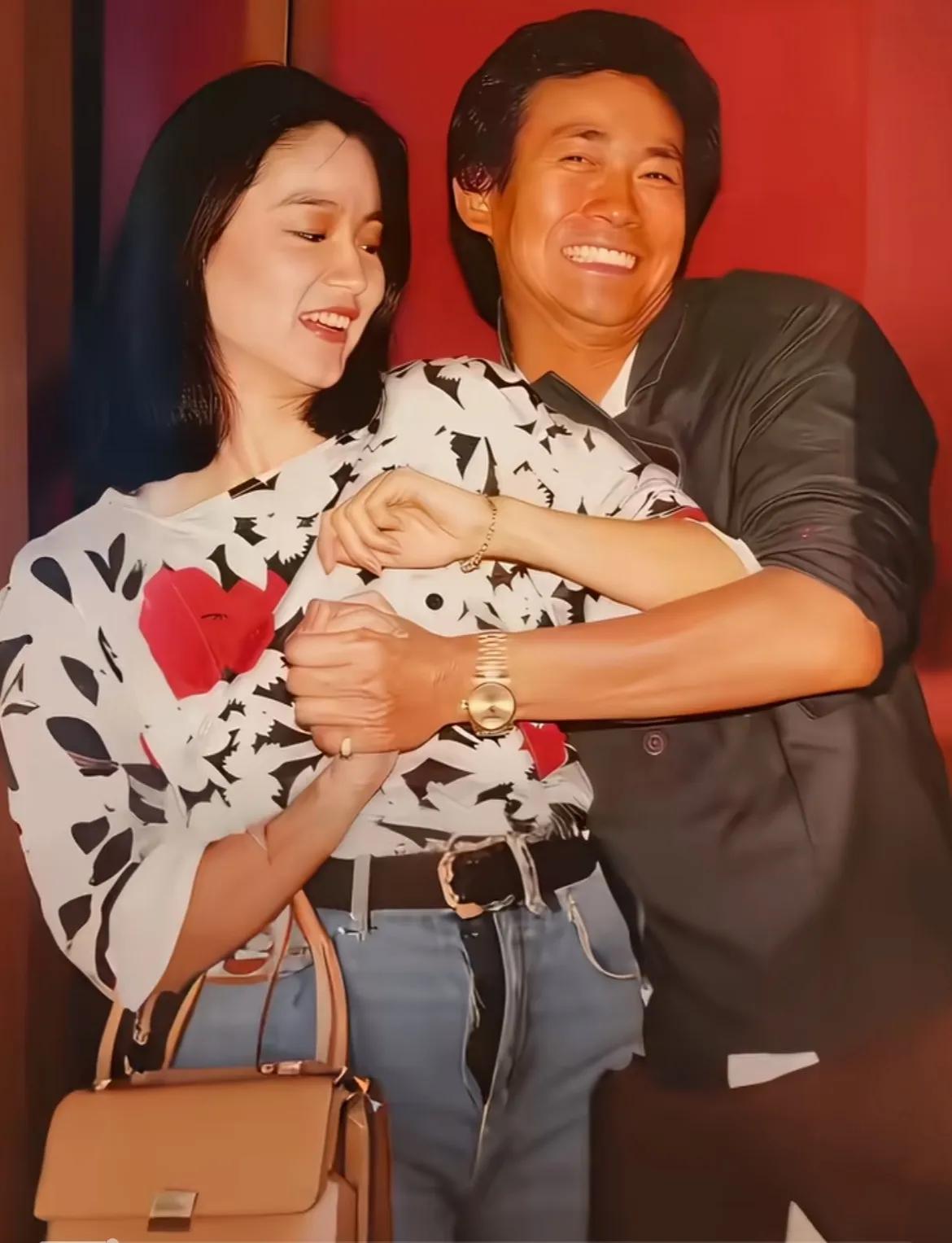 如果他俩当年能够在一起的话，绝对是娱乐圈内的一段佳话。郑少秋与林青霞是八九十年代