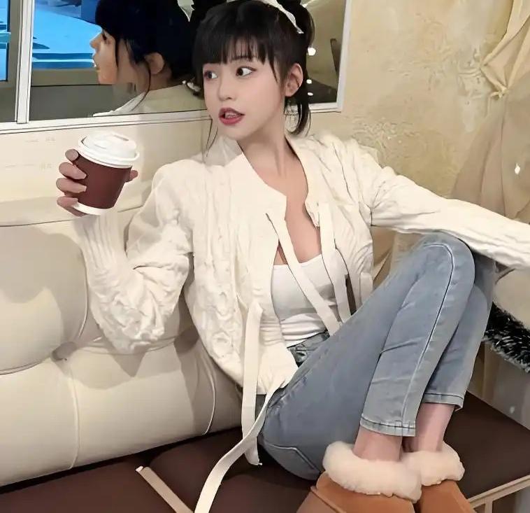 从王大发的爆料来看，司晓迪是一个极度缺钱和缺爱的女生，她和那么多男明星聊天，