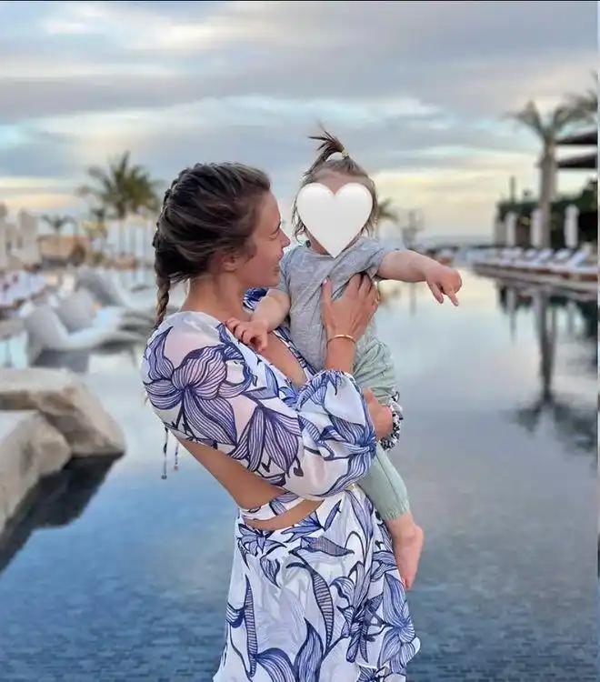 东契奇和里夫斯的感情有多好。东契奇为何缺阵和猛龙的比赛，是因为他的女儿昨晚出生，