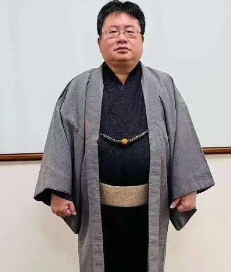 高市早苗疯狂反华，背后竟是两个中国败类在出谋划策？为高市早苗出谋划策的两个中国败