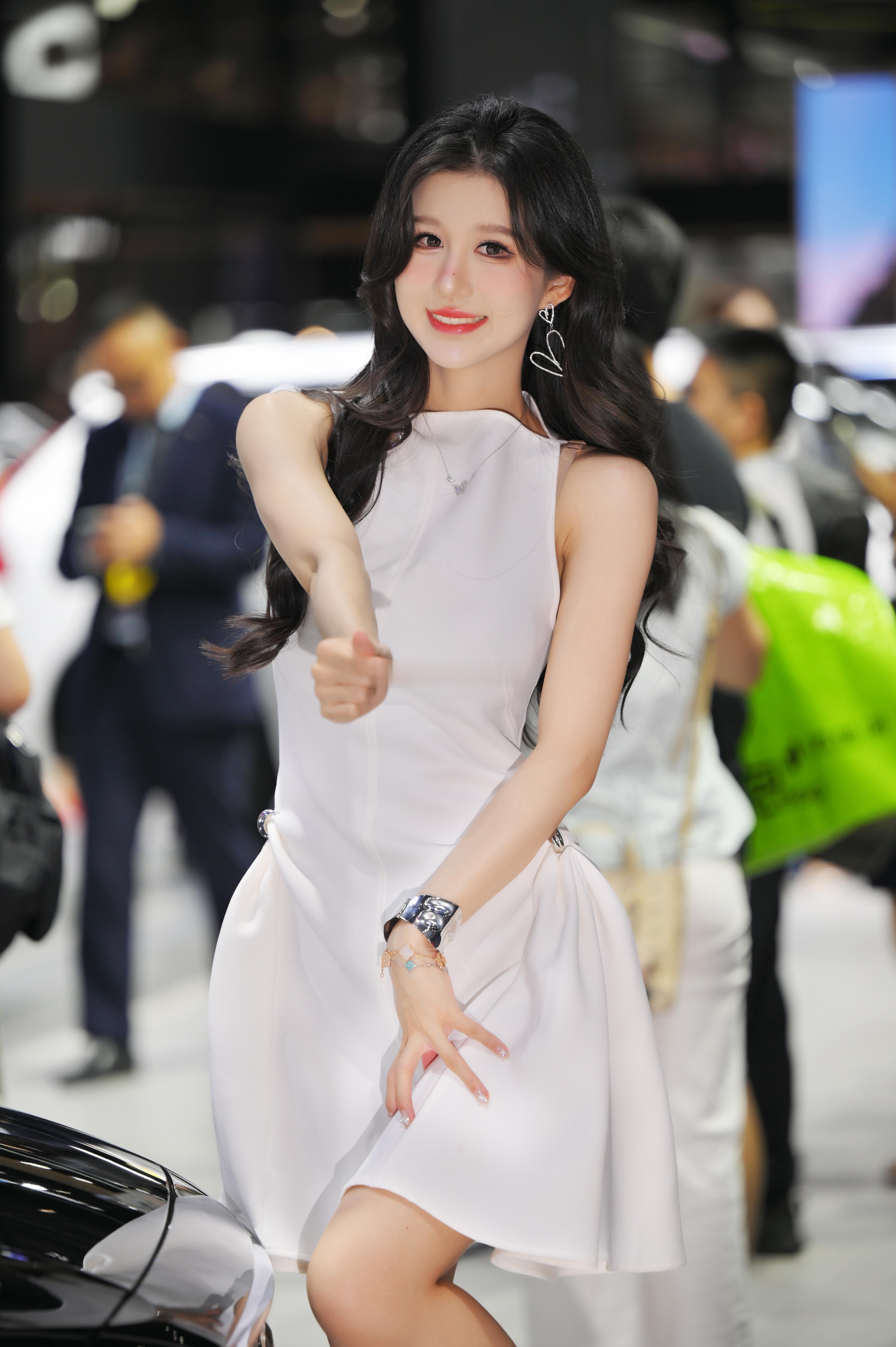 2025重庆国际车展车模重庆车展开始啦！要打望的速度。​​​
