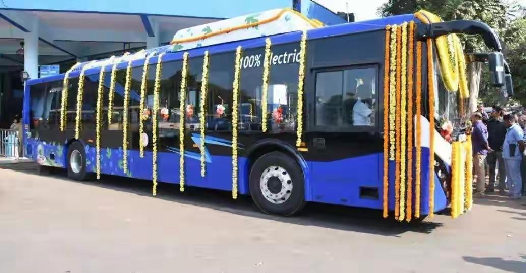 印:阿中忙不忙啊中:有啥事说呗印:我有一笔大生意和你谈中:说说看啥生意