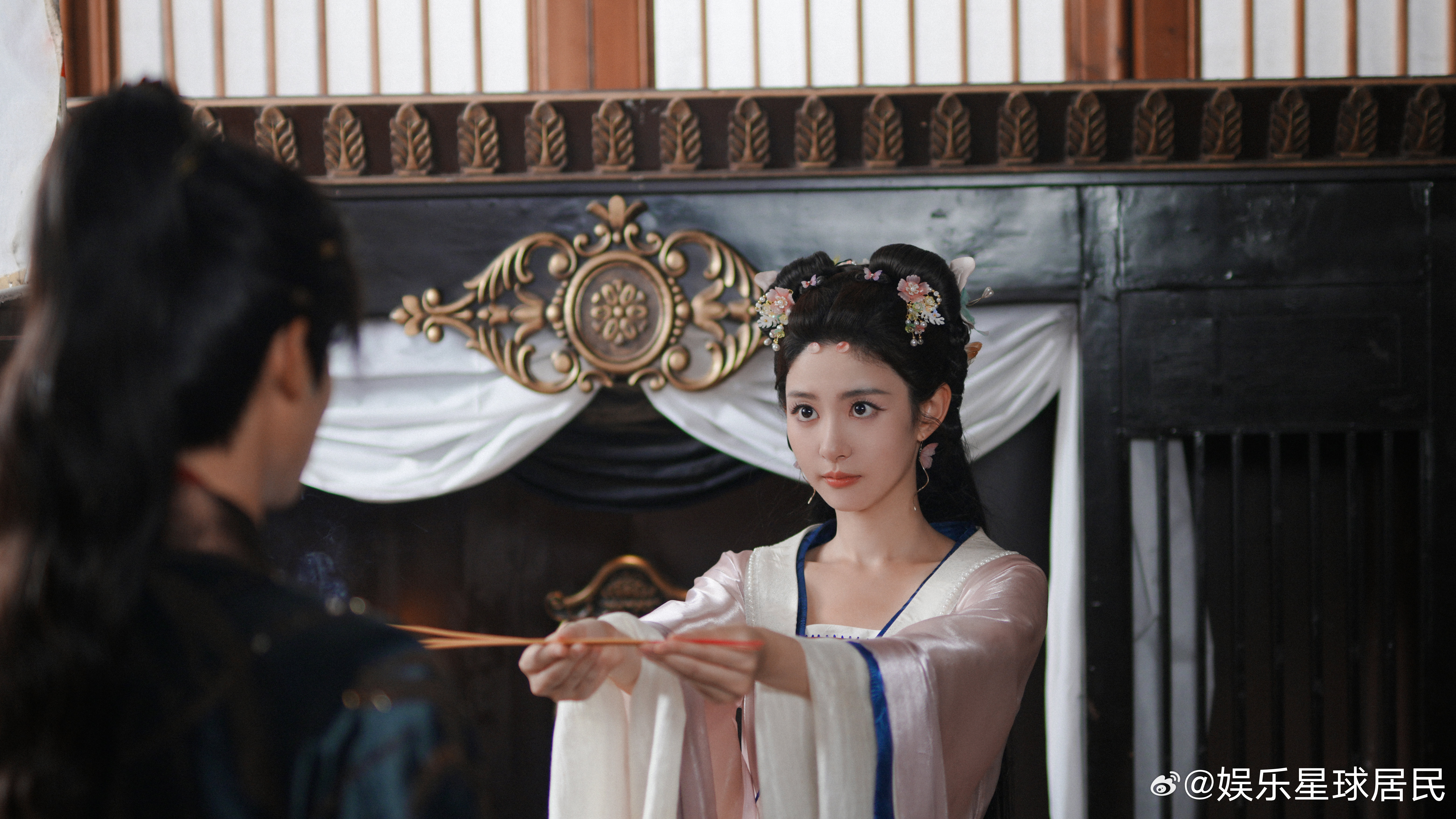 赵晴新剧内娱稀有不缺爱女主梁绛朱就是最好的小红豆🥰被家人好好爱着，被朋友认真