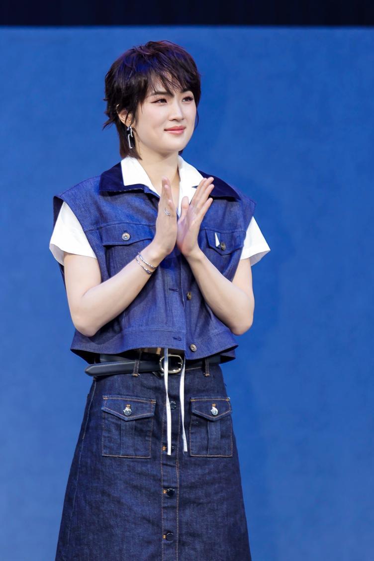 今天刷到姚安娜现身广州车展的消息，真是让人眼前一亮！当被问到“华为超过4000员