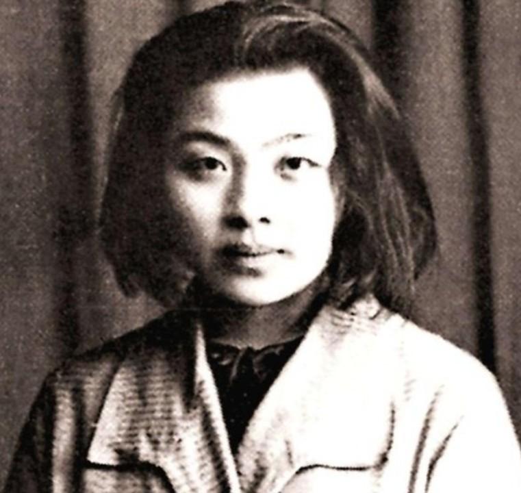 1986年，丁玲在家中去世，三年后，她的丈夫迎娶张钰，但在成婚前提出了两个条件，
