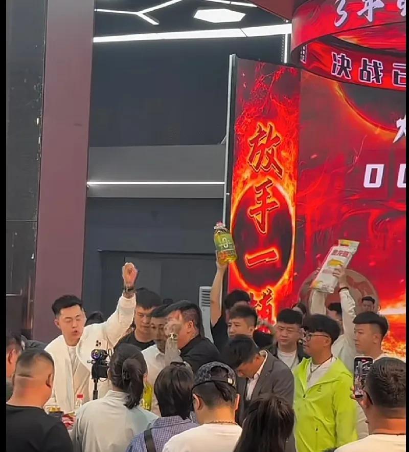 巴扎黑回应自己参加太原老葛活动并非站立场，自己也不参与两大家族纷争！但老葛发私信